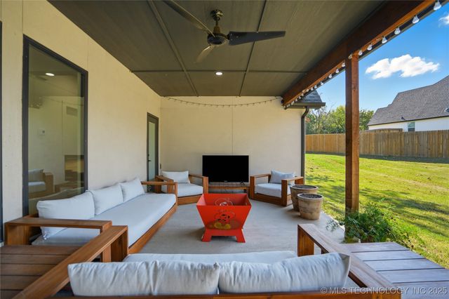 2714 Falls Bend Drive, Sapulpa, OK 74066