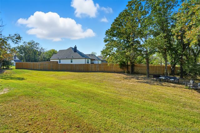 2714 Falls Bend Drive, Sapulpa, OK 74066
