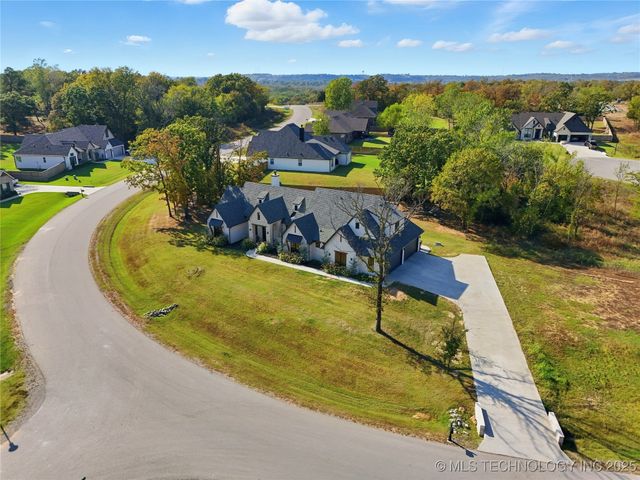 2714 Falls Bend Drive, Sapulpa, OK 74066