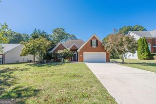 2915 Meadow Gate Way, Loganville, GA 30052
