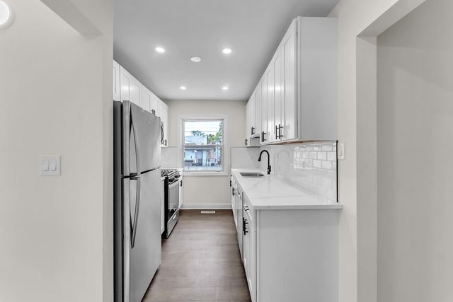 17908 Commercial Avenue, Lansing, IL 60438