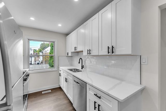 17908 Commercial Avenue, Lansing, IL 60438