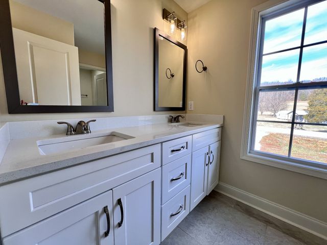 1126 Indian Creek Rd, Cumberland Furnace, TN 37051