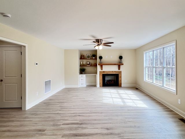 1126 Indian Creek Rd, Cumberland Furnace, TN 37051