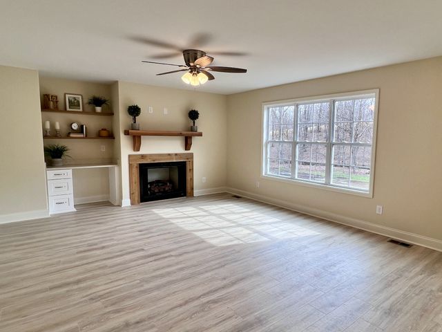 1126 Indian Creek Rd, Cumberland Furnace, TN 37051