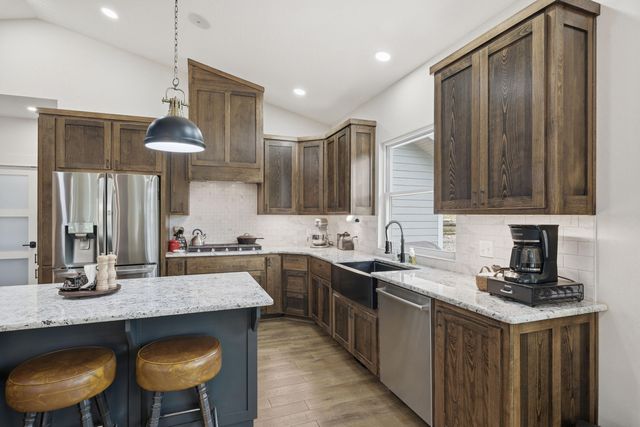 27458 Farm Road 2120, Cape Fair, MO 65624