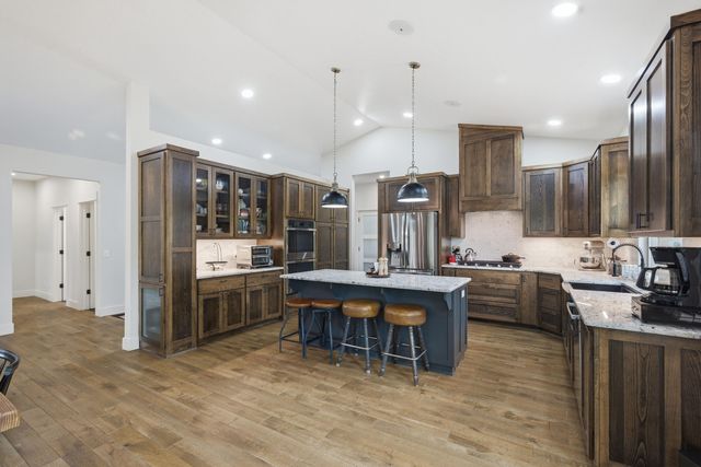 27458 Farm Road 2120, Cape Fair, MO 65624
