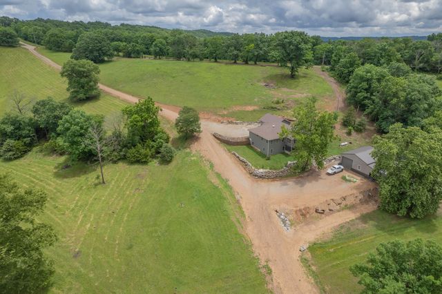 27458 Farm Road 2120, Cape Fair, MO 65624