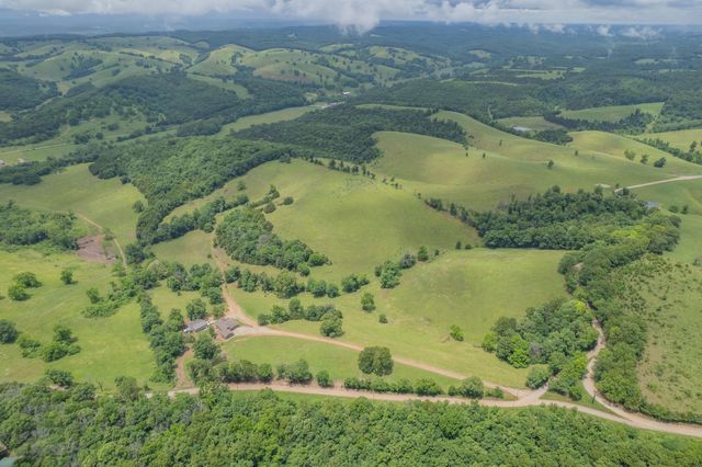 27458 Farm Road 2120, Cape Fair, MO 65624