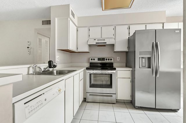 6586 Southurst Terrace 103, Delray Beach, FL 33446