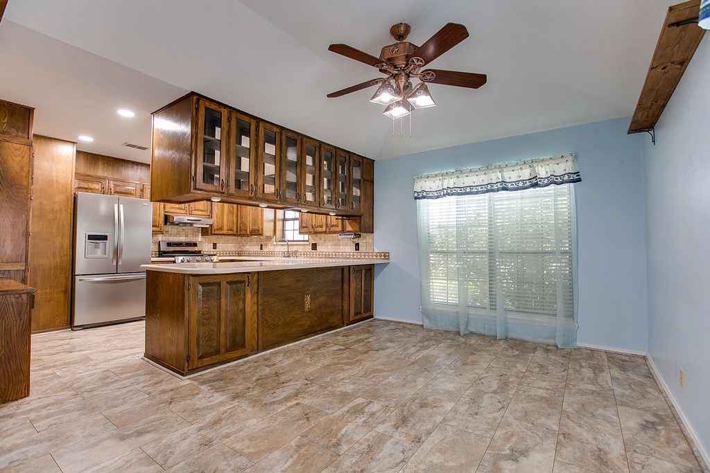Image 12 of property listing at 136 Edinburgh Road, San Angelo, TX 76901