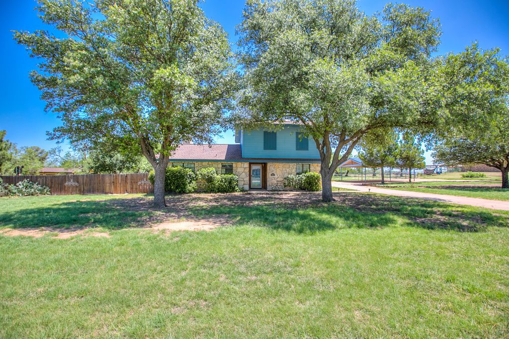 Image 2 of property listing at 136 Edinburgh Road, San Angelo, TX 76901