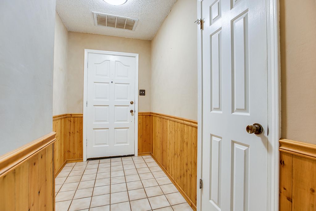 Image 7 of property listing at 136 Edinburgh Road, San Angelo, TX 76901