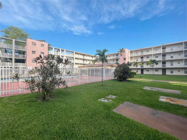 2800 NW 56th Ave F201, Lauderhill, FL 33313