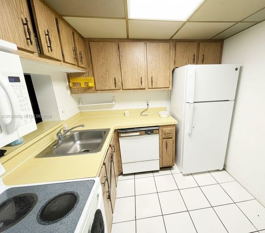 2800 NW 56th Ave F201, Lauderhill, FL 33313