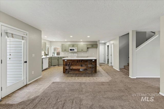 456 E Chapparosa Dr, Kuna, ID 83634