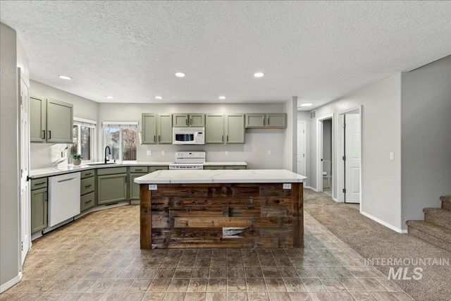 456 E Chapparosa Dr, Kuna, ID 83634