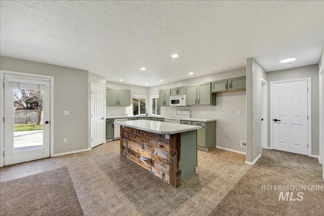 456 E Chapparosa Dr, Kuna, ID 83634