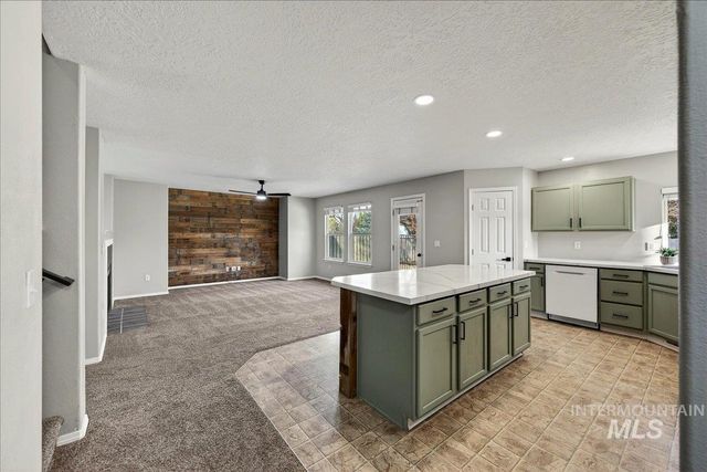 456 E Chapparosa Dr, Kuna, ID 83634