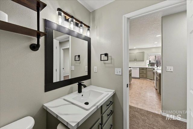 456 E Chapparosa Dr, Kuna, ID 83634