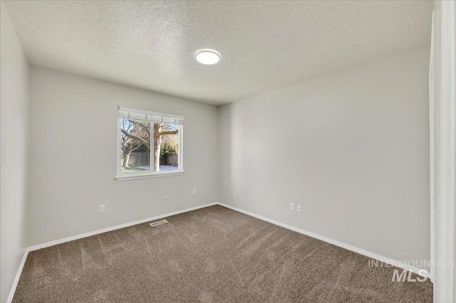 456 E Chapparosa Dr, Kuna, ID 83634