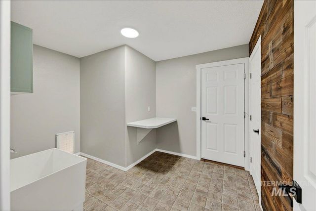 456 E Chapparosa Dr, Kuna, ID 83634