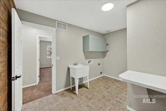 456 E Chapparosa Dr, Kuna, ID 83634