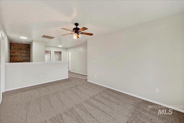 456 E Chapparosa Dr, Kuna, ID 83634