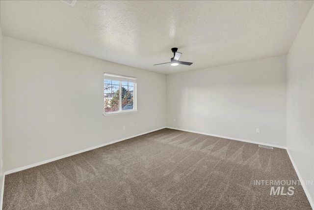 456 E Chapparosa Dr, Kuna, ID 83634