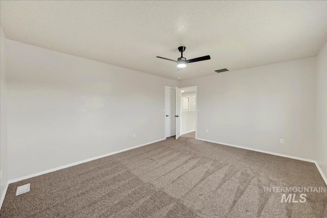 456 E Chapparosa Dr, Kuna, ID 83634