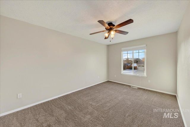 456 E Chapparosa Dr, Kuna, ID 83634