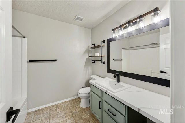 456 E Chapparosa Dr, Kuna, ID 83634