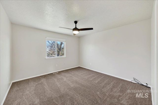 456 E Chapparosa Dr, Kuna, ID 83634