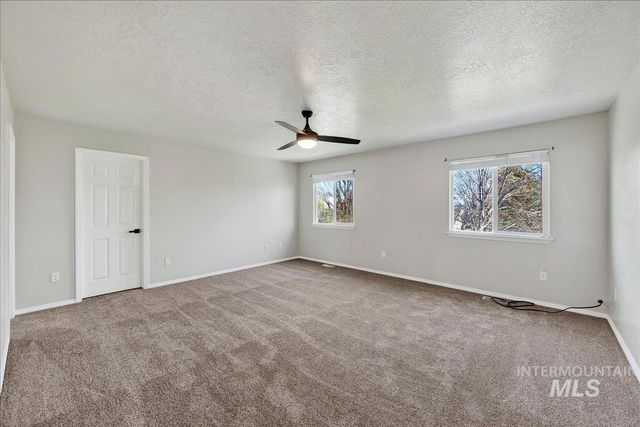 456 E Chapparosa Dr, Kuna, ID 83634