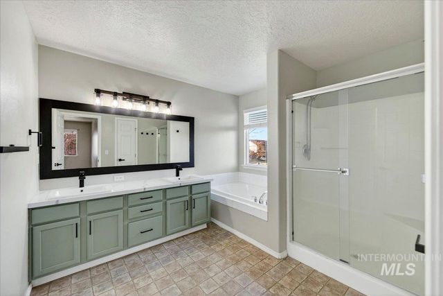 456 E Chapparosa Dr, Kuna, ID 83634