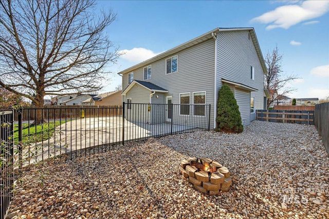 456 E Chapparosa Dr, Kuna, ID 83634