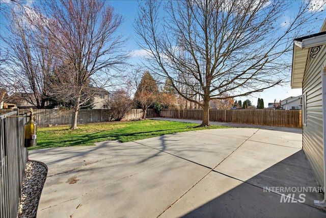 456 E Chapparosa Dr, Kuna, ID 83634