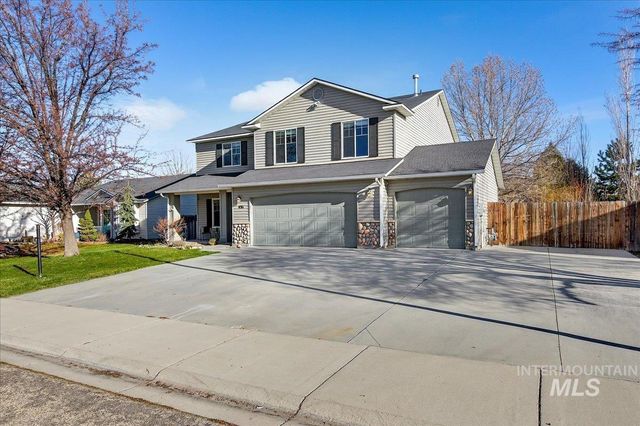 456 E Chapparosa Dr, Kuna, ID 83634
