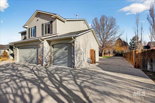 456 E Chapparosa Dr, Kuna, ID 83634
