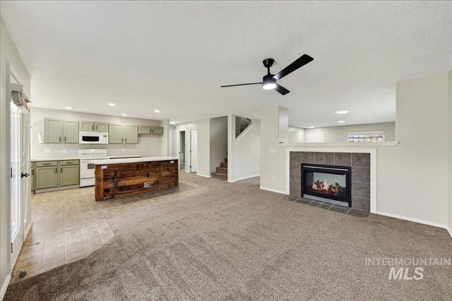 456 E Chapparosa Dr, Kuna, ID 83634