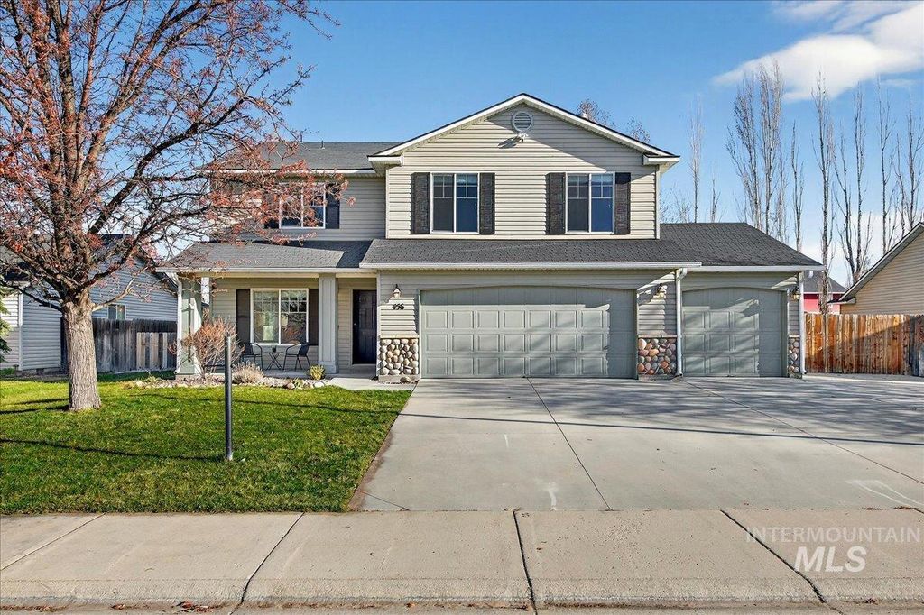 456 E Chapparosa Dr, Kuna, ID 83634