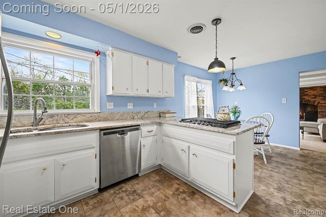 26254 Kiltartan Street, Farmington, MI 48334