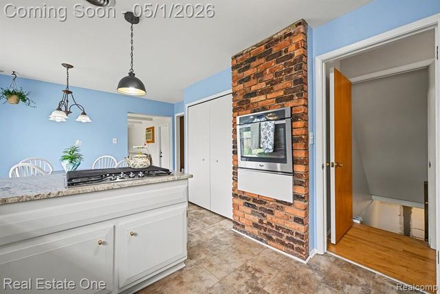26254 Kiltartan Street, Farmington, MI 48334
