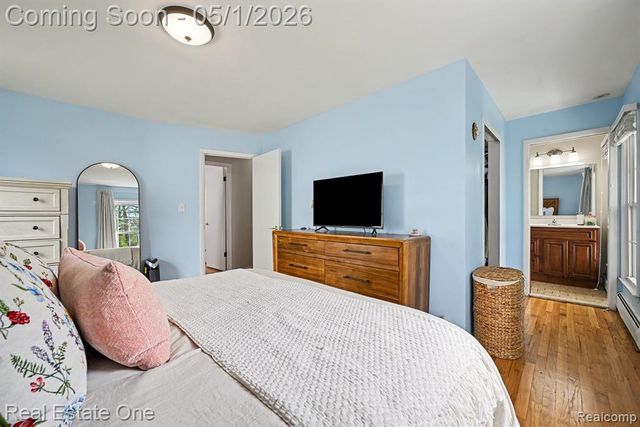26254 Kiltartan Street, Farmington, MI 48334