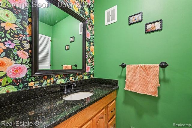 26254 Kiltartan Street, Farmington, MI 48334