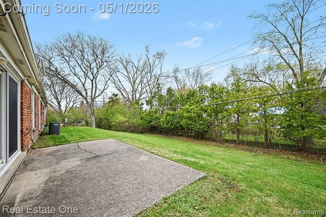 26254 Kiltartan Street, Farmington, MI 48334