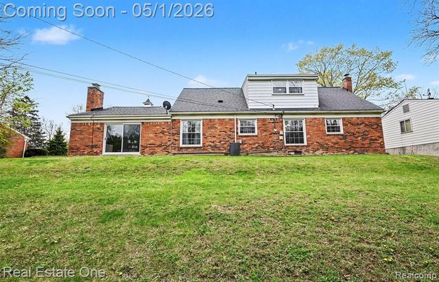 26254 Kiltartan Street, Farmington, MI 48334
