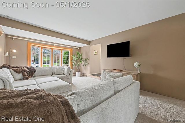 26254 Kiltartan Street, Farmington, MI 48334