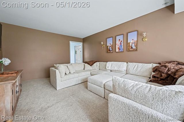 26254 Kiltartan Street, Farmington, MI 48334