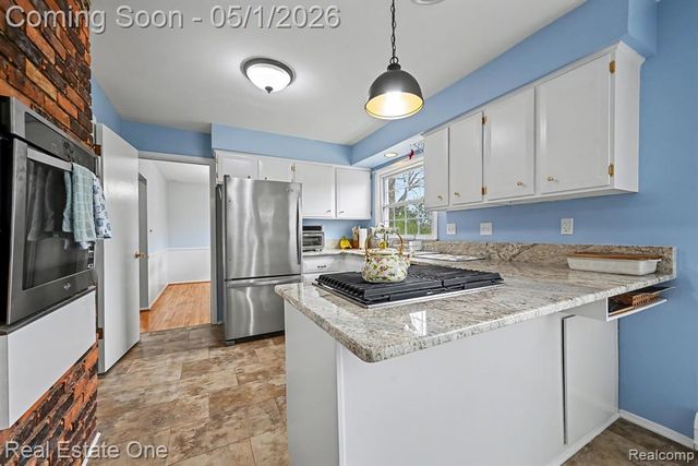 26254 Kiltartan Street, Farmington, MI 48334